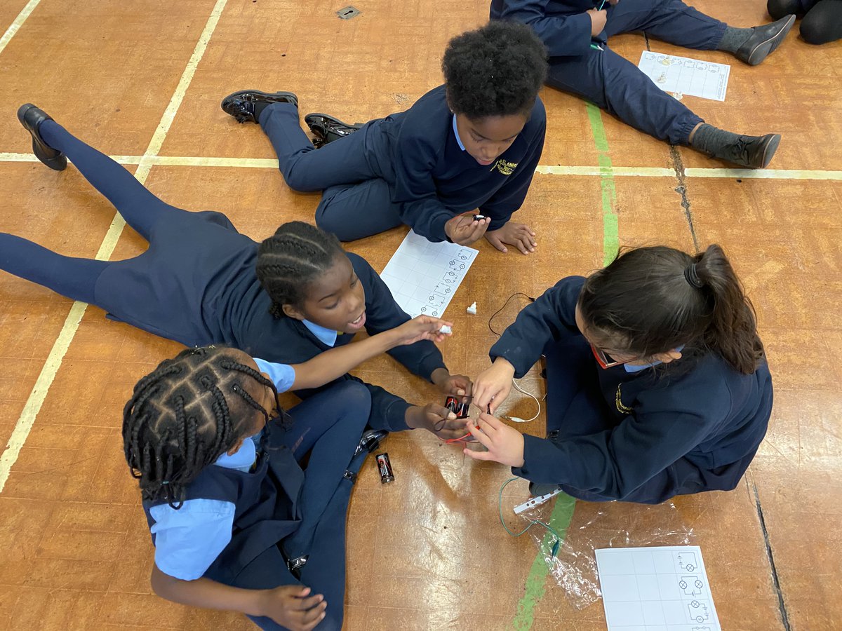 StAndrewsSW9's tweet photo. Year 4 science lesson. We built our own electrical circuits and made bulbs light up and buzzers buzz! #electricity #science #ks2science #buildingcircuits https://t.co/PxegR7jlRz