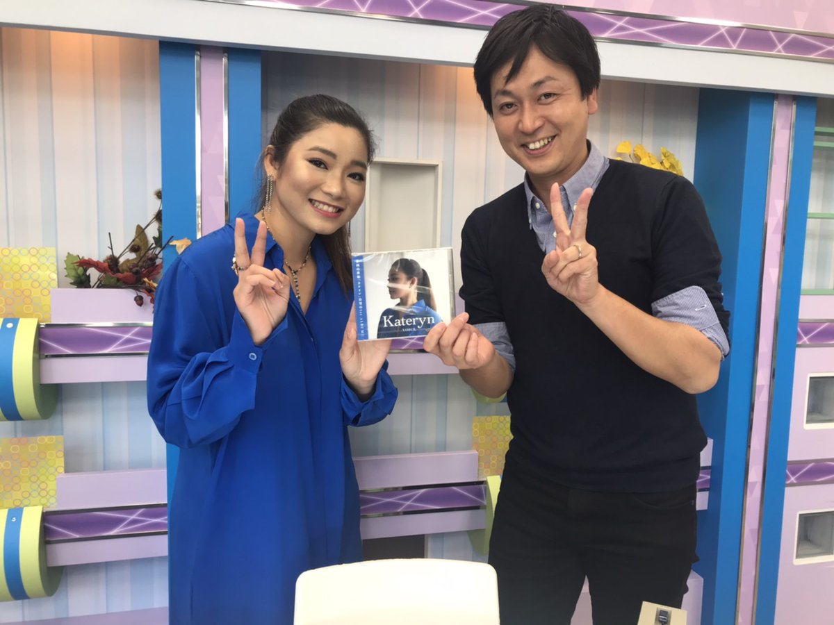 KosukeTCN's tweet photo. 今日は久しぶりにカテリンがスタジオに来てくれました～歌唱力はさすがです！VOICEは現在発売中！番組プレゼントもありますので、再放送をチェックしてくださいね。
生放送終了後は #ホテルオーレ で撮影！＃808FACTORY では、肌が気になる人向けのグリーンリーフの808ブレンドを飲んでみました！ https://t.co/exkSxt3IJp