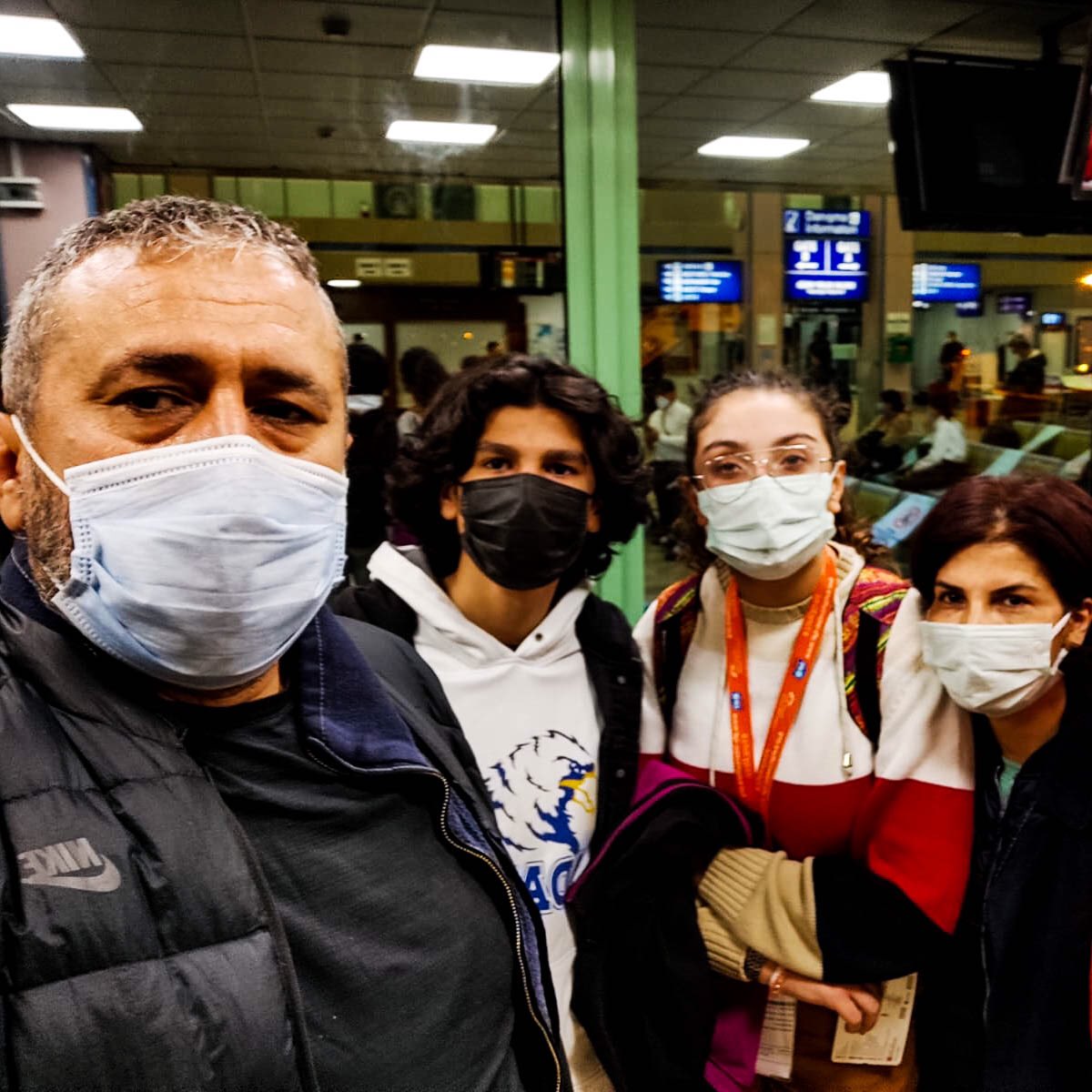 AFSTurkiye's tweet image. 3 aylık programımızla ülkemizde konuk olan Akisha ve Lucia, biriktirdikleri anılarla birlikte ülkelerine döndü. Öğrencilerimiz artık hem hayatları boyu unutamayacakları kültürlerarası bir deneyime hem de onlara kucak açan ikinci bir aileye sahip 👨‍👩‍👧 

#afseffect #afsturkey