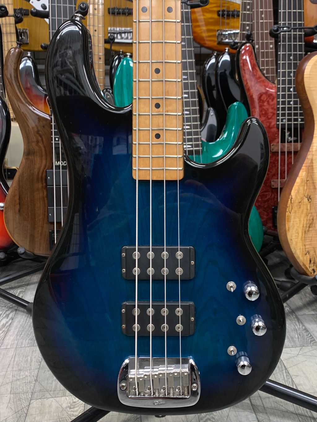 ベース買取無料見積geek In Box G L L00 Tribute Blue Burst 買取させていただきました G Lはレオフェンダーがフェンダー ミュージックマンの後に作った第3のブランドとして知られ 多くのプロミュージシャンに愛されています 本 ベース買取無料見積geek In Box G L L00 Tribute Blue Burst 買取させていただきました G Lはレオフェンダーがフェンダー ミュージックマンの後に作った第3のブランドとして知られ 多くのプロミュージシャンに愛されています 本