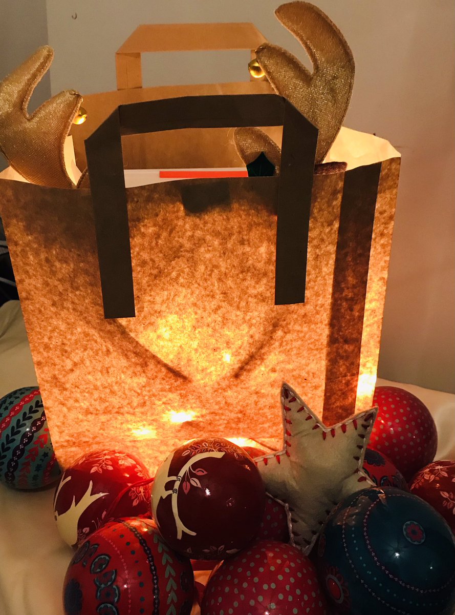 TheD20Authors's tweet image. #TheD20AuthorsAdventGiveaway

⭐️To celebrate it being almost the end of the year, 2020 debut authors are giving away some incredible books EVERY DAY until Christmas! (UK &amp;amp; IRL)⭐️

To ENTER, reply to this post by 9pm with your guess of which book is disguised below &amp;amp; RETWEET!