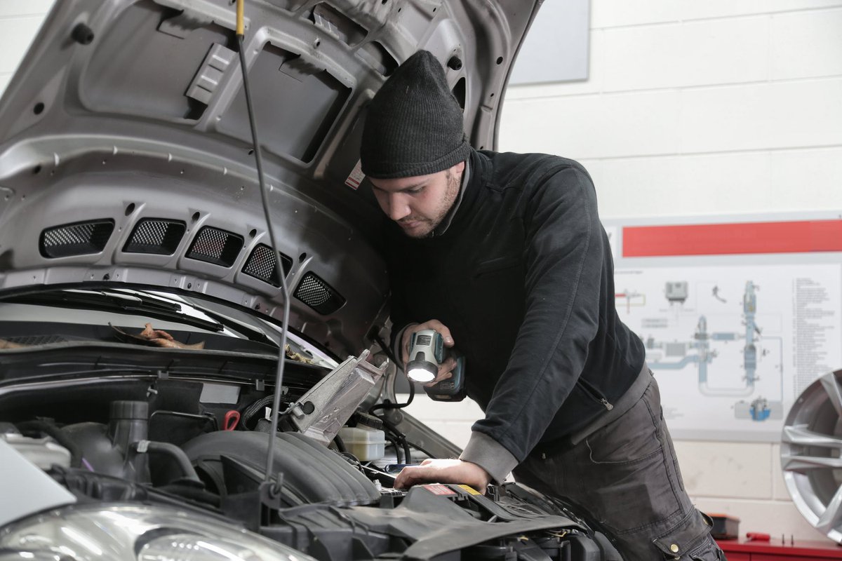 Is your vehicle due a service? We carry out full and interim services before Christmas. hockey-group.com/servicing/ ☎️ - 01873 840170 #vehicleservicing #vehicleservice #hockeygroupautomotive #monmouthshire #abergavenny #raglan #usk