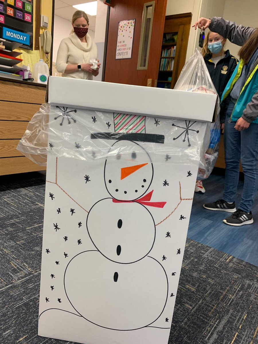 ARobScience's tweet image. Operation: Keep the plastic out of the landfill is underway. We collected over 35 pounds today from our friends in 3rd and 4th grades. Keep saving your plastic films for the drive, which ends on 12/15!@AmyDobbertin @GwenWinkler  #envirothon #PR1DEinthePaw