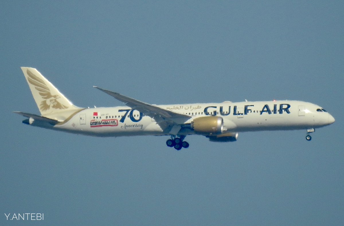 ace_pio's tweet photo. #RCH1815 07-7182 #C17 on final approach to #TelAviv from #Ankara
@GulfAir #B789 as #GFA972 from #Bahrain
And the notorious #4XCUT, just a plain #Hawker800XP #Bizjet
#USAF #USAirForce #milair #avgeek #planespotting #TLV @TeamCharleston https://t.co/we5IuPnVoi