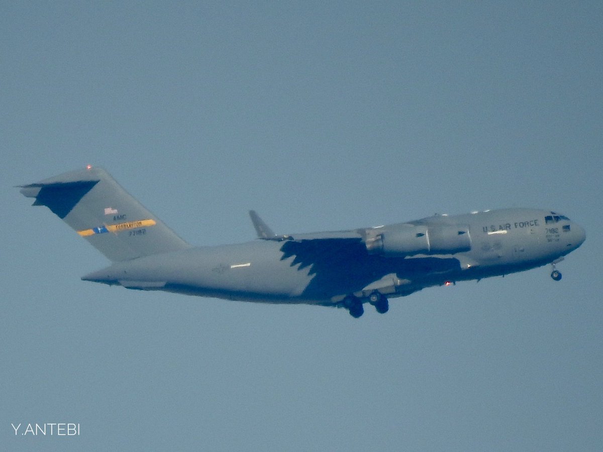 ace_pio's tweet photo. #RCH1815 07-7182 #C17 on final approach to #TelAviv from #Ankara
@GulfAir #B789 as #GFA972 from #Bahrain
And the notorious #4XCUT, just a plain #Hawker800XP #Bizjet
#USAF #USAirForce #milair #avgeek #planespotting #TLV @TeamCharleston https://t.co/we5IuPnVoi