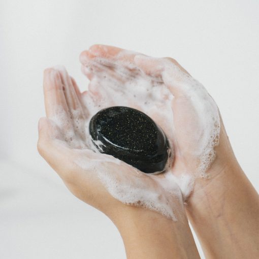 SHealthskin's tweet photo. COALFACE SOAP by KAYMAN BEAUTY

HOW TO USE

1.slightly dampen the soap with water, then gently massage until foamy.
2. massage gently in circular motions.
3. rinse off

CoalFace Soap (50gram)
RM 35/1PCS
RM 100/ 3PCS

For more info  you can dm me or visit
 https://t.co/uhqkC98N4c https://t.co/EMQhkvv8bz