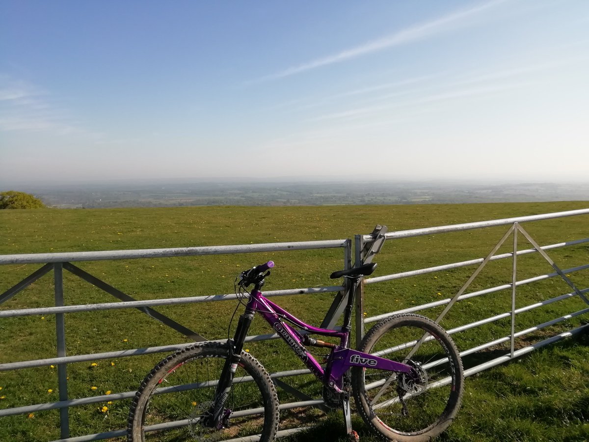 My Orange 5 and my husband's Santa Cruz Bronson stolen last night from our garage in Lewes #southdownsmtb
@sdnpa @StolenBikes_UK please RT?