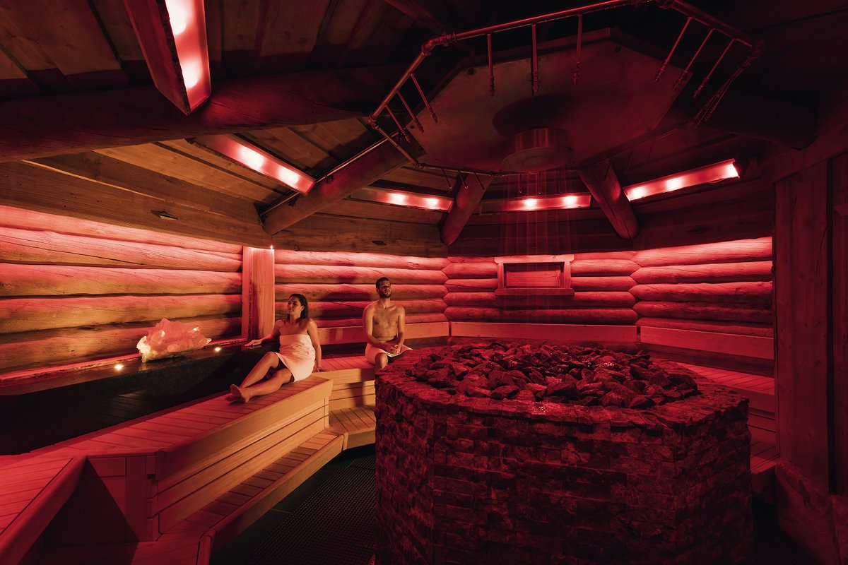 Wat een naar weer hé? Gelukkig kan je bij ons helemaal opwarmen en jezelf in de watten laten leggen!

Kom genieten deze week, maar vergeet je mondkapje niet!
thermenbussloo.nl