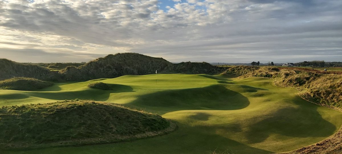 Waynem84's tweet photo. WE'RE BACK...!!! What a morning here @CountyLouthGC Its great to finally see some golfers enjoying the links again. Best of luck to all. #staysafe #baltray #links https://t.co/TDkedcYa6S