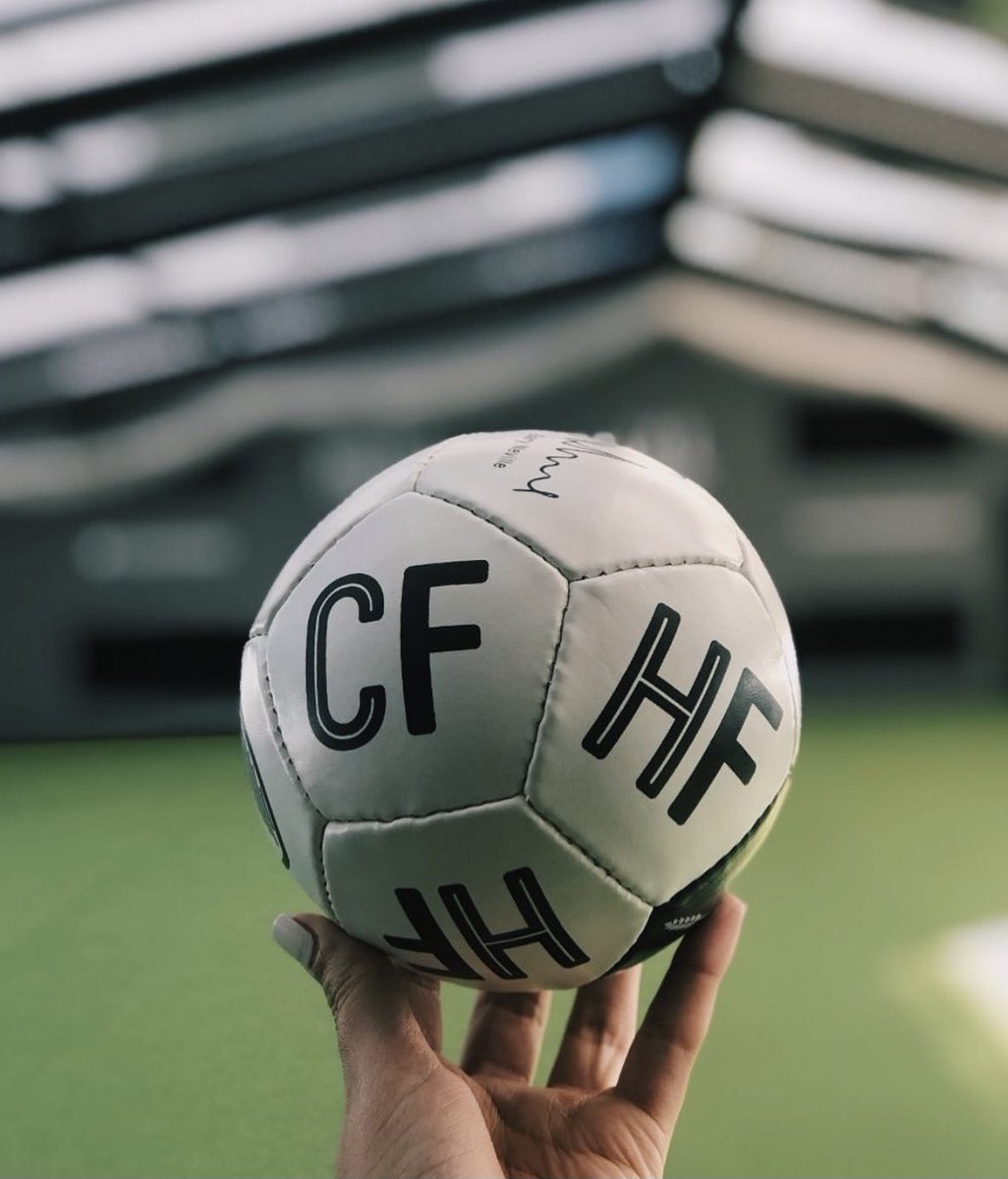 hotelfootballuk's tweet photo. On the first day of Chistmas, Hotel Football gave to me... the chance to win some amazing prizes in the run up to Xmas! Our #HFChristmasCountdown is back🤩Today’s prize is one of our HF footballs. All you have to do is, like/share/retweet this post be in with a chance of winning. https://t.co/Au6MFYrUQd