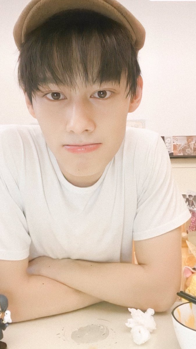 mybbNZFA's tweet photo. ฟิคกาวสั๊นสั้น #ควานเฉิง

‘ผมเผลอตะคอกใส่แมว ตอนนี้น้องไม่ยอมให้ผมเข้าใกล้เลย จะทำยังไงดีครับ’

หลิวไห่ควานนั่งหน้าเครียดอยู่ตรงห���้าจอคอมพิวเตอร์ภายในห้องทำงาน สองมือกุมขมับแล้วนวดเบาๆ เขากำลังเครียด 

เครียดมาก��ึงมากที่สุด…ไม่ใช่เรื่องงานหรือแม้แต่เรื่องเงิน https://t.co/UHvn18cMBX