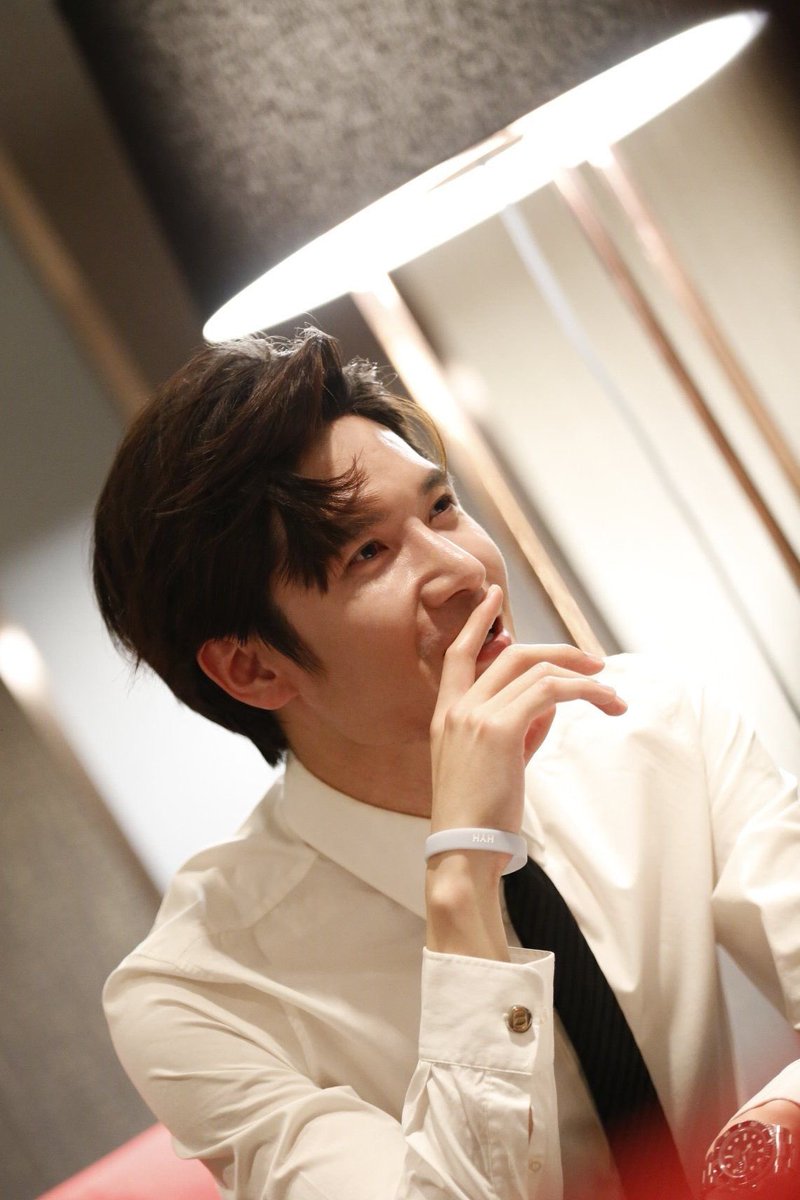 mybbNZFA's tweet photo. ฟิคกาวสั๊นสั้น #ควานเฉิง

‘ผมเผลอตะคอกใส่แมว ตอนนี้น้องไม่ยอมให้ผมเข้าใกล้เลย จะทำยังไงดีครับ’

หลิวไห่ควานนั่งหน้าเครียดอยู่ตรงห���้าจอคอมพิวเตอร์ภายในห้องทำงาน สองมือกุมขมับแล้วนวดเบาๆ เขากำลังเครียด 

เครียดมาก��ึงมากที่สุด…ไม่ใช่เรื่องงานหรือแม้แต่เรื่องเงิน https://t.co/UHvn18cMBX