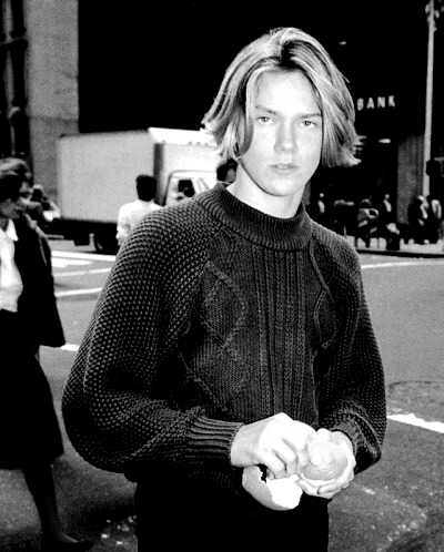 riophoenixstuff's tweet photo. river phoenix peeling an orange https://t.co/GKSr3e0UH8