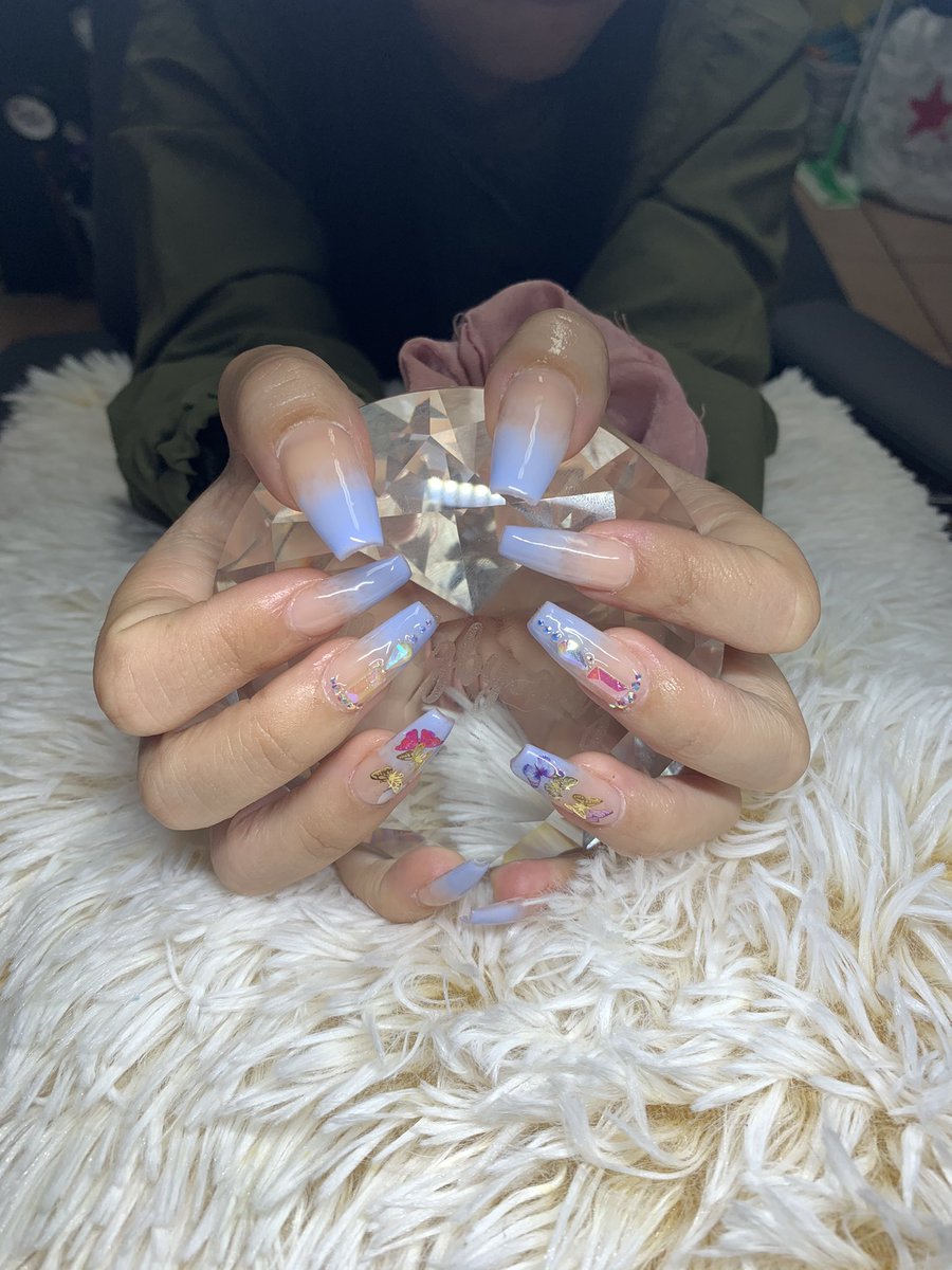 taleolani's tweet photo. hi ladies, i am an aspiring nail enthusiast &amp; i know i have a lot to work on but i’d 100% appreciate if you’ll give me a follow on my ig: @nailzbycamz 🥺 &amp; maybe book with me too 🥰 ? (pls keep in mind i post my avail weekly &amp; according to my full-time job’s schedule) https://t.co/GbAUdBJGYY