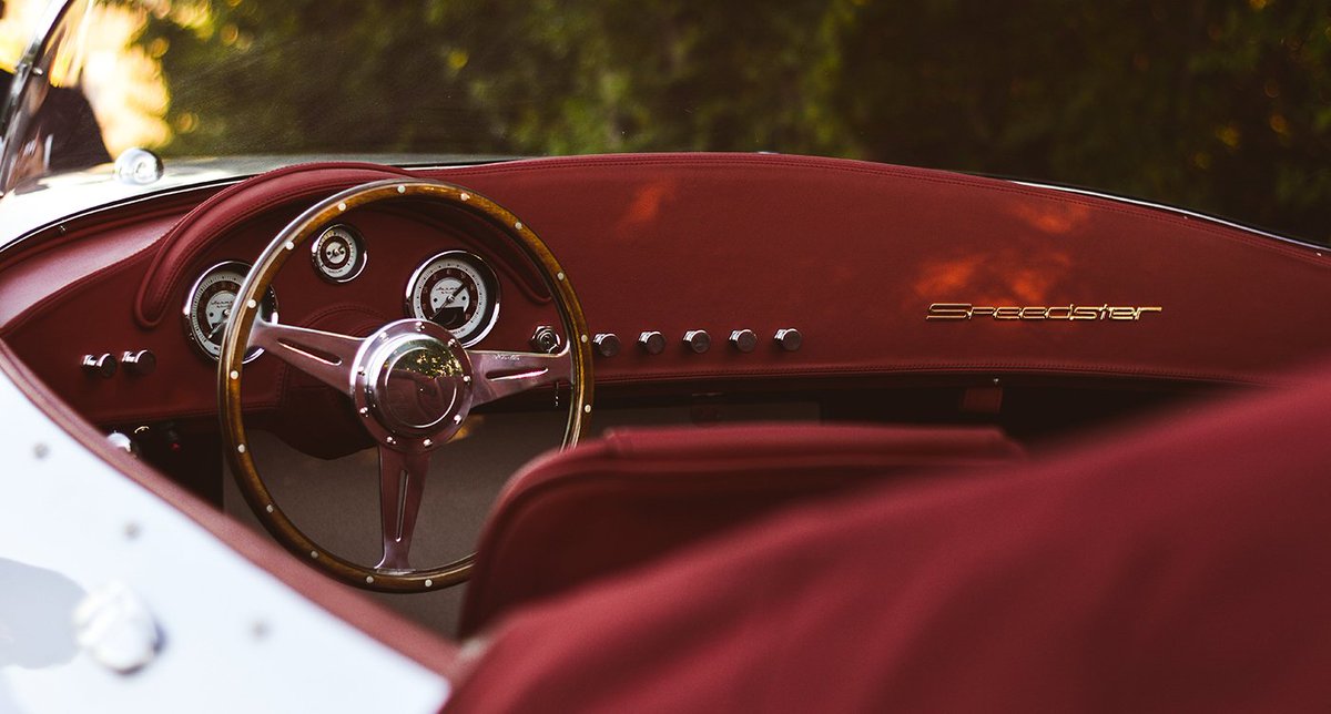aut0mob's tweet photo. There are few sports cars that epitomise the joy, style and glamour of summer like the 1950s #Porsche #356Speedster. That’s why Nick Boats 🇳🇱 has translated the car’s classic style into a boat 🚤
#ThinkingOfWarmerDays
©Nicks Boats https://t.co/IueXhRgVjE