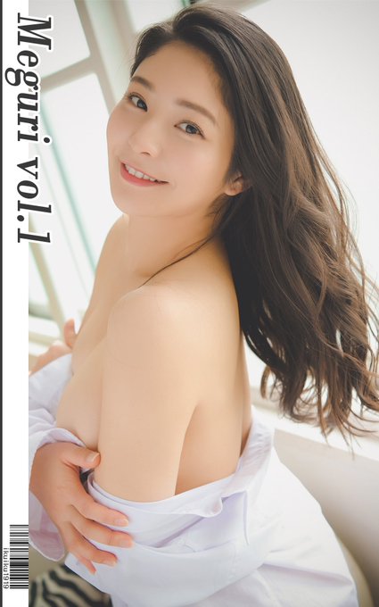 여러분들께 전해 드릴 좋은 소식이 있습니다❣️ 이번에 드디어 메구리의 매력이 듬뿍 담겨있는 디지털 사진집이 나와요🙌 한국에서도 구입가능하니깐 꼭！체크 해 주세요💕 그리구 특별히 구매해주시는