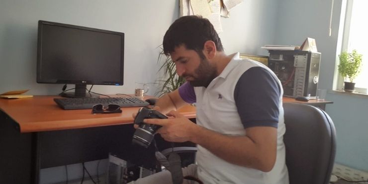 KHK ile kapatılan Azadiya Welat gazetesi eski çalışanı Velat Öztekin’e 1 yıl 6 ay hapis cezası verildi. Mahkeme, hükmün açıklanmasının geriye bırakılmasına karar verdi. Öztekin 'örgüt propagandası yapmak' gerekçesiyle yargılanıyordu.
https://t.co/7qevV8wrpI https://t.co/DSNdtExLhi
