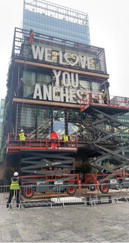 🎅"It's beginning to look a lot like Christmas!" Our Manchester branch were busy over the weekend helping The Ivy Spinningfields in Manchester get into the festive spirit!🎄#ChristmasLights #FestiveSeason #Manchester