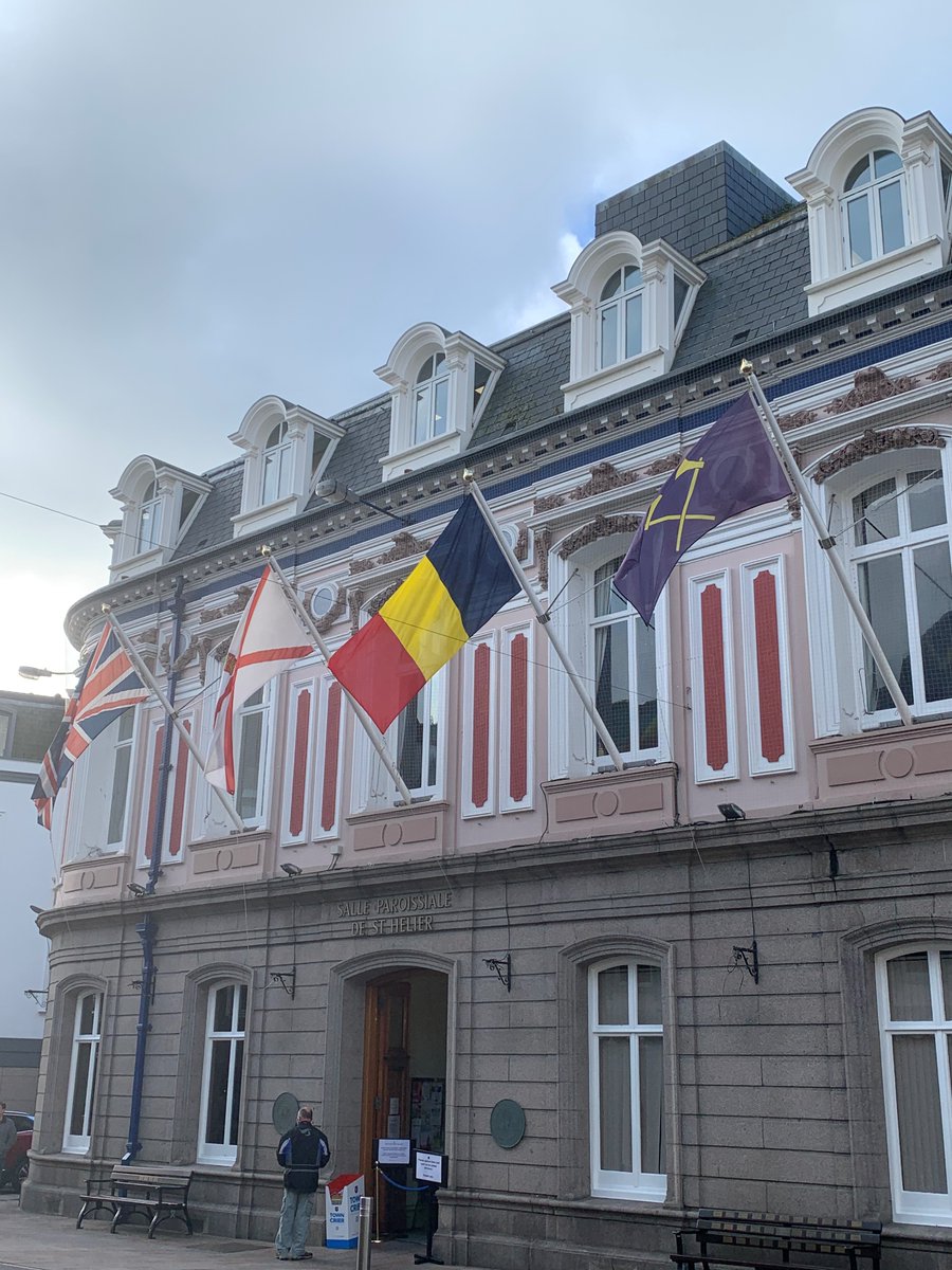 StHelierJsy's tweet photo. Flying our flag to celebrate Romania Day here at the Town Hall.  Today is a national holiday in Romania, marking the unification of Transylvania, Bessarabia, and Bukovina with the Romanian Kingdom in 1918. 
#PoSH #ParishofStHelier #StHelierTownHall #RomaniaDay https://t.co/8mi7jmaol6