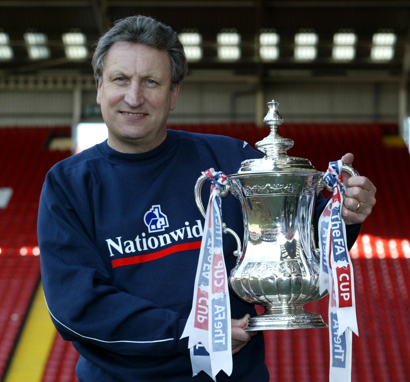 Happy Birthday Neil Warnock To celebrate his birthday, here\s a thread of the best Neil Warnock related quotes 