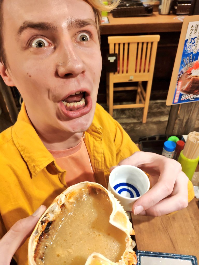 アルトゥル 日本推しyoutuber おい 外国人の仲間たち 日本ではカニ の中に入っている 黒くてどろっとしてるやつを カニ味噌 と呼んでいる 食べれるかどうか不安 カニ味噌 まじうまいぞ 私のオススメはカニの甲羅に カニ味噌と熱燗入れるやつだ アルトゥル 日本推しyoutuber おい 外国人の仲間たち 日本ではカニ の中に入っている 黒くてどろっとしてるやつを カニ味噌 と呼んでいる 食べれるかどうか不安 カニ味噌 まじうまいぞ 私のオススメはカニの甲羅に カニ味噌と熱燗入れるやつだ