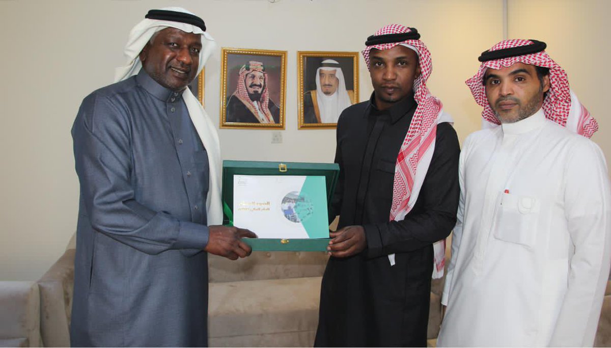 تشرفنا اليوم في #جمعية_أصدقاء بزيارة اللاعب الكبير محمد نور وسعدت بلقائه والحديث عن الوسط الرياضي وأنشطة الجمعية.
محمد نور لاعب متفرد ومميز ولن يتكرر في رياضتنا نور آخر.