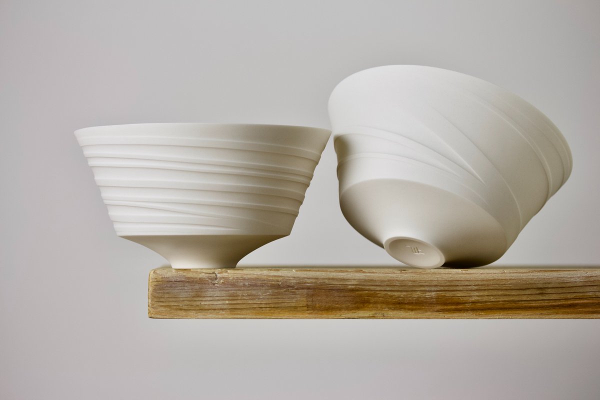 LeandriStudio's tweet photo. Relief scrolls bowl in Limoges porcelain. 
#ceramicart #whiteporcelainbowl #porcelainbowl #contemporaryceramics #handmadeporcelain #porcelaintableware #interiordesign #homestyling #slipcasting #pottery #ceramicdesign #craftsmanship #collectibleceramics #madeinitaly #ceramicstudio https://t.co/xyIONcb4J6