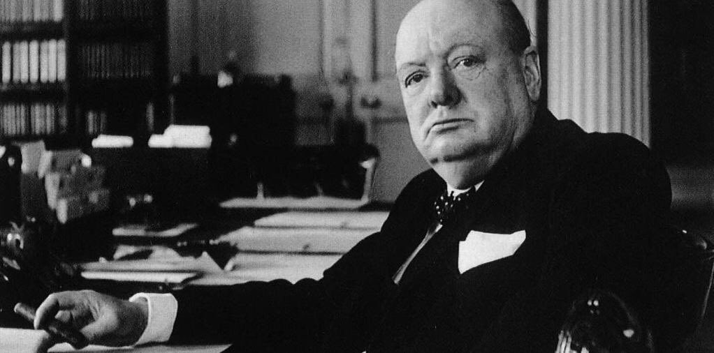 « Le courage, c'est ce qu'il faut pour se lever et parler, le courage est aussi ce qu'il faut pour s'asseoir et écouter. »
Winston Churchill