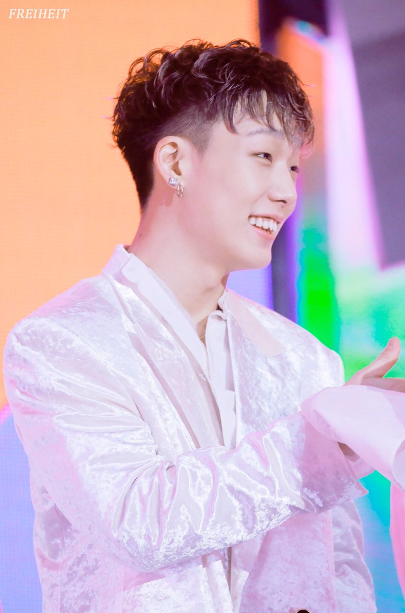 181201  #BOBBY at MMA 2018ㅡ superior looks in white suit <thread> #iKON  #아이콘  @YG_iKONIC