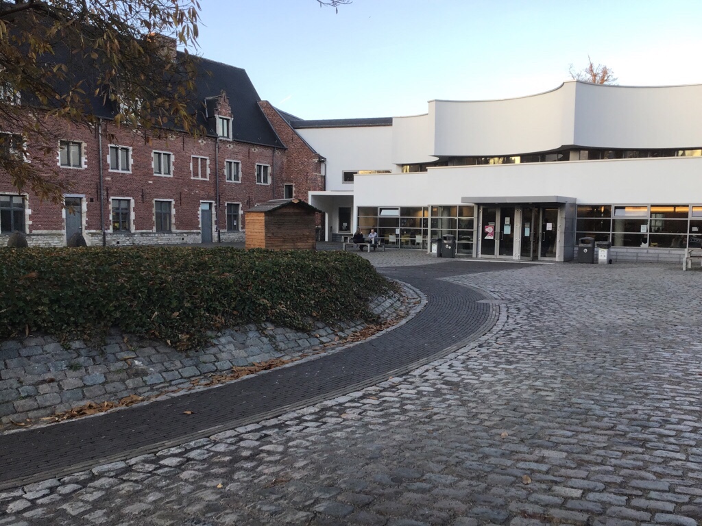 diversiteitKUL's tweet photo. @KU_Leuven zorgt voor integrale toegankelijkheid Campusbibliotheek Arenberg @SET_KULeuven, van bushalte tot ingang #comfortstrook #blindengeleiding #contrast #InclusiveDesign #WorldDisabilityDay
@KU_Leuven continues to improve accessibility at Campus Library Arenberg. https://t.co/tHxyvUxeic