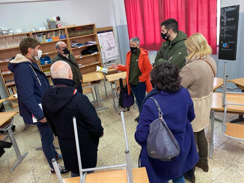 ibaiiriarte's tweet photo. #Urnieta.ko #Egape ikastolan izan da #EuskoJaurlaritza.ko Hezkuntza Batzordea.
Argi dago:
⭕ Eraikin berri bat nahitaezkoa da.
⭕ Hau burutzeko tramiteak azkartu behar dira.
@ehbildu_legebil etik lanean gaude hau gauzatzeko, horretarako Legez Besteko Proposamena aurkeztuta dago https://t.co/hEBVZOxzZp