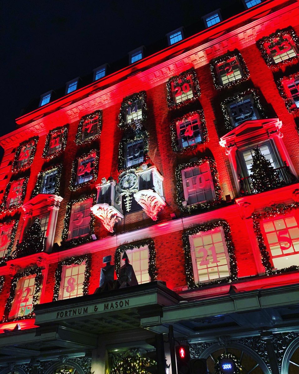 silverbackchat's tweet photo. It’s beginning to look a lot like Christmas! So many great lights and window displays in London! We particularly love Fortnum &amp; Mason’s advent calendar windows
#itsbeginningtolookalotlikechristmas #christmaslights  #greatwindowdisplays #silverback #agencylife #yourcreativepartner https://t.co/hlLmEG1JEu