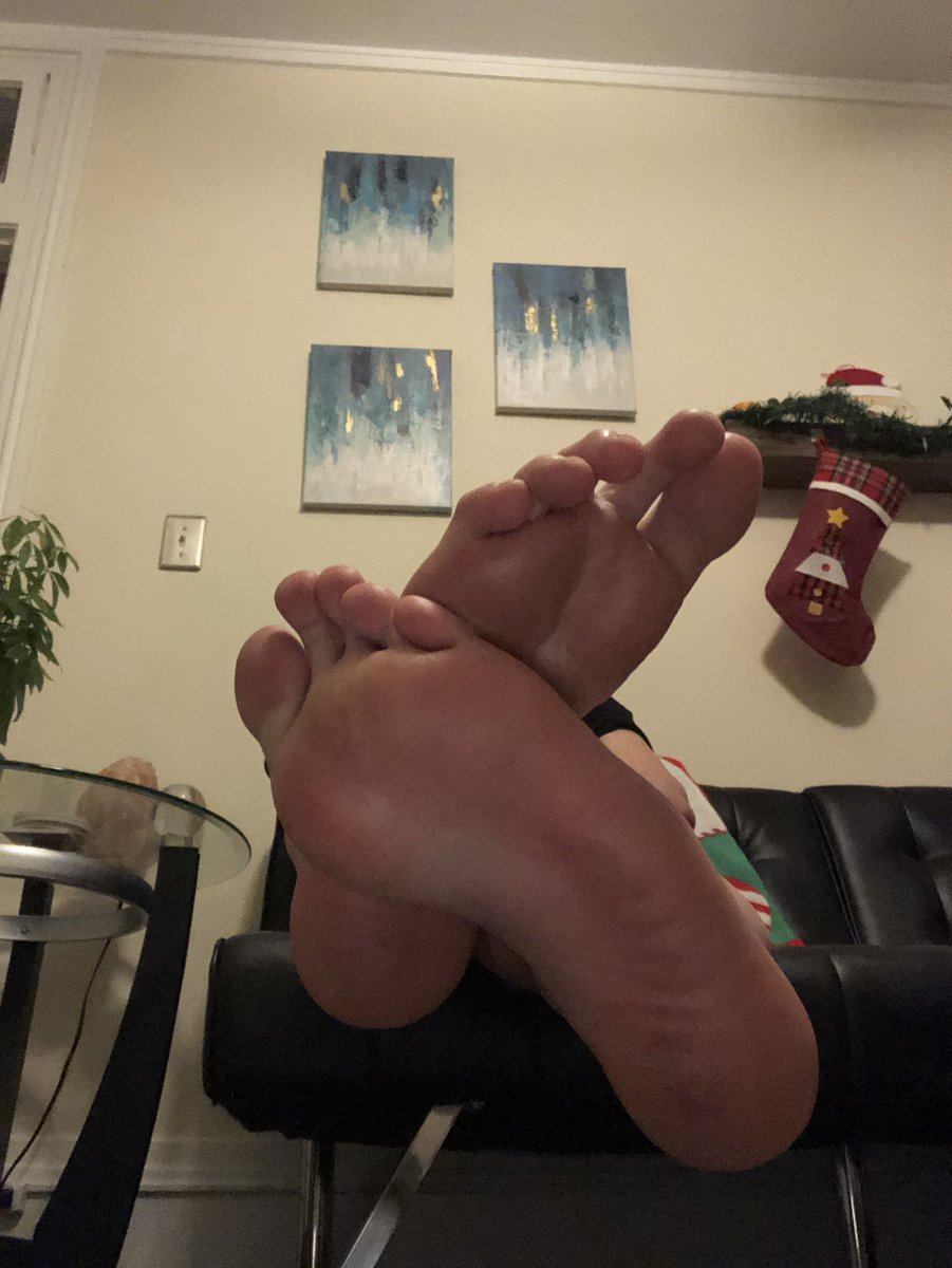 GfeetBi's tweet photo. @HDFootFetish New to the game!!! Willing to do whatever!!! https://t.co/bSvU3eB2Sj