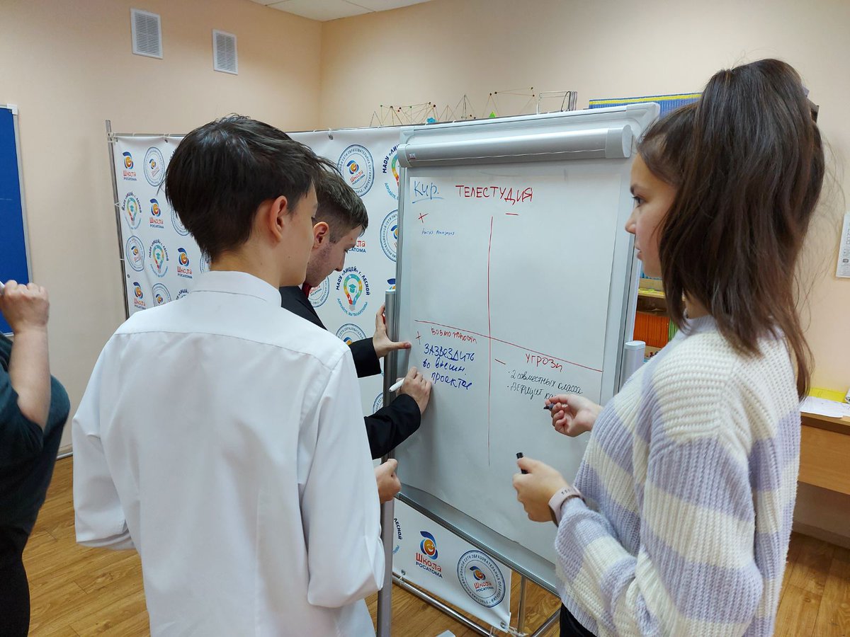 Что происходит в #ЛицейвЛесном? Это "проектный офис" - мы анализировали, обсуждали и соединяли детские проекты #БольшаяПеремена , так как хотим, чтобы начатое  #ШколаРосатома было подкреплено проектами федерального значения.