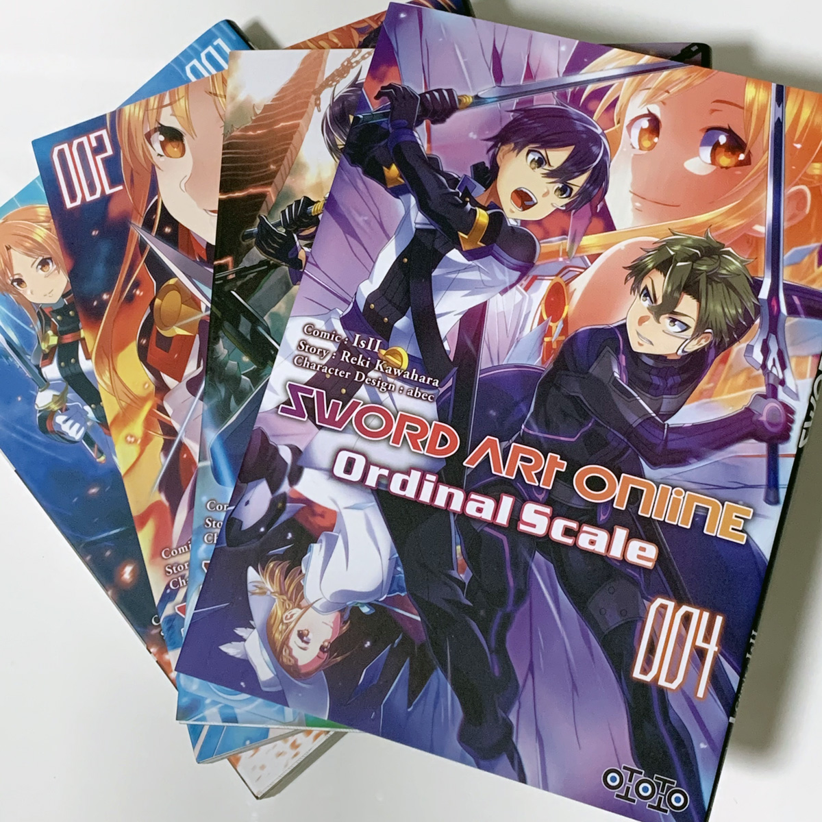 『#劇場版SAO』フランス語版第4巻の見本誌をいただきました。つや消し仕様の表紙がカッコいい! #sao #sao_anime 