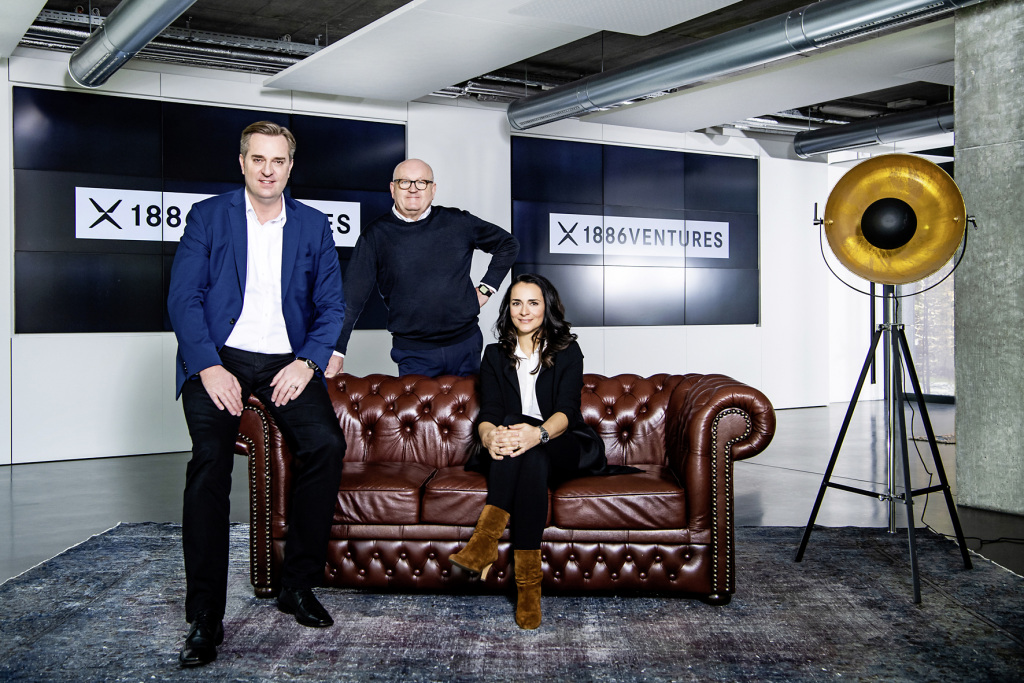 1886Ventures's tweet photo. >>> The Daimler innovation Department #Lab1886 becomes #1886Ventures. <<<
Founded in 2007 as a pioneering innovation unit within the corporate environment, we're now opening up to external, cross-sector industrial cooperation.
https://t.co/rsAMBRoCHS
#GFT #Daimler #OpenPlatform https://t.co/pDCd2aF2C1