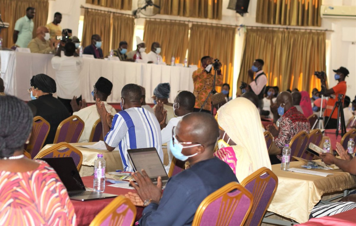 UNDPGhana's tweet photo. 'Vote peacefully to preserve #Ghana’s position as beacon of hope in #Africa & respect #COVID19 protocols in exercising your rights, to stay safe'~urged @charlesabani at national dialogue on peaceful #Elections2020Gh, ongoing in Tamale.
#PeaceBeginsWithYou
#BallotsWithoutBullets https://t.co/BHjgNcMCGC