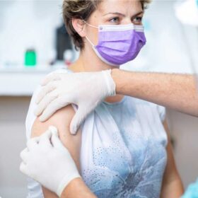 Yes, we need to get vaccinated against the flu, even if we're social-distancing and wearing masks. Vanderbilt infectious disease expert Dr. William Schaffner explains why, along with what else to know about flu season 2020: spr.ly/6016Hy8OE