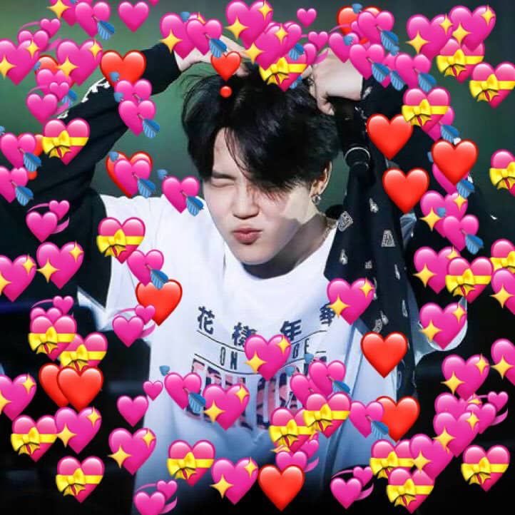 бтс хосок милый. Bts чимин с сердечками. бтс арми рука с сердечком. бтс сердечки. бтс милые хосок.