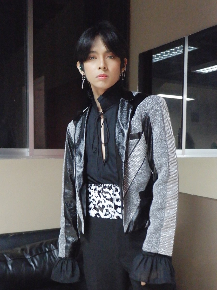 markranque2's tweet photo. SB19 @jah447798 π₯π
SB19's online concert outfits styled by yours truly. @markranque2 β¨π
assisted by : @jamesdevera_
Thank you so much for having me as your stylist, @SB19Official and @showbtph . Thank you so much also, A'TIN.ππ»
#SB19 #styledbymarkranque #ranquestylingteam https://t.co/rCQP7yUgEO