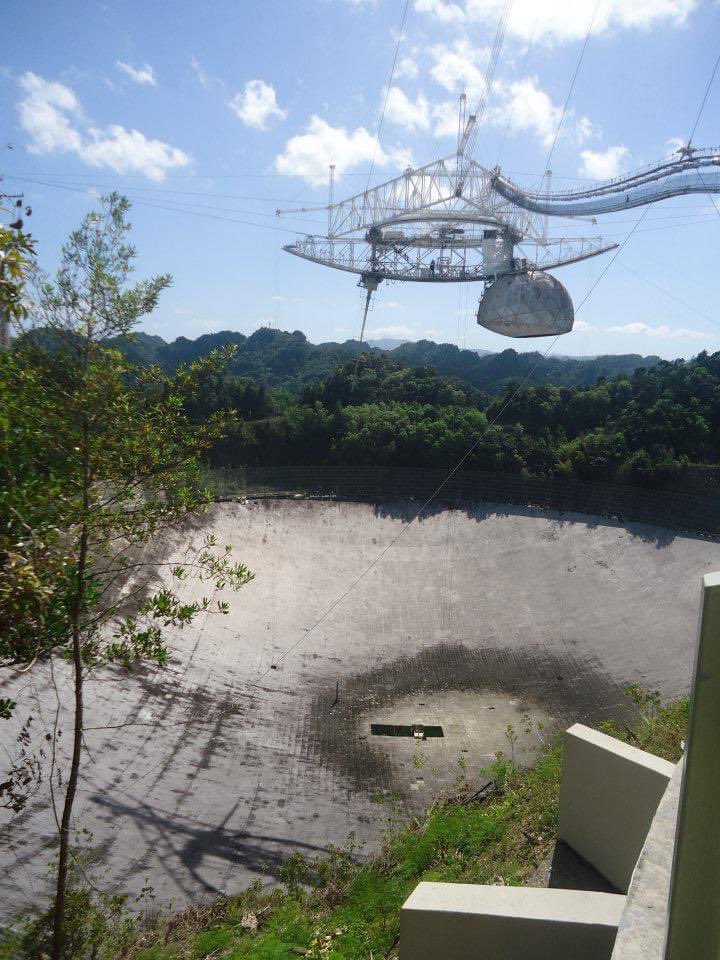 LurieLaboy's tweet photo. El observatorio de Arecibo fue parte fundamental en mi desarrollo como comunicador y como científico. Agradecido por los años de aprendizaje. Ahora a luchar porque su memoria siga viva. https://t.co/APm8Tcd5Of