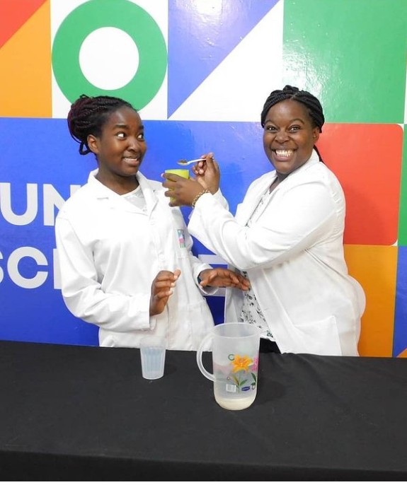 kayana_kenya's tweet image. Tracey Shiundu the Founder of @funkescience shared with us about her business journey being a science experiments teacher and what inspires her to continue on this journey at our @KenyaCottage Expo 2020.
Watch it here: youtube.com/watch?v=ruQdOX…
#womeninscience
#funscienceforkids