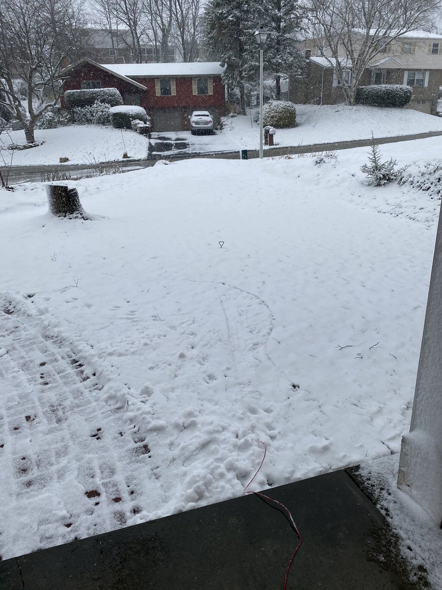 sph3rical's tweet photo. Anyone else have a snowy wake up today? #firstsnow2020 https://t.co/7HfuBQYuIA