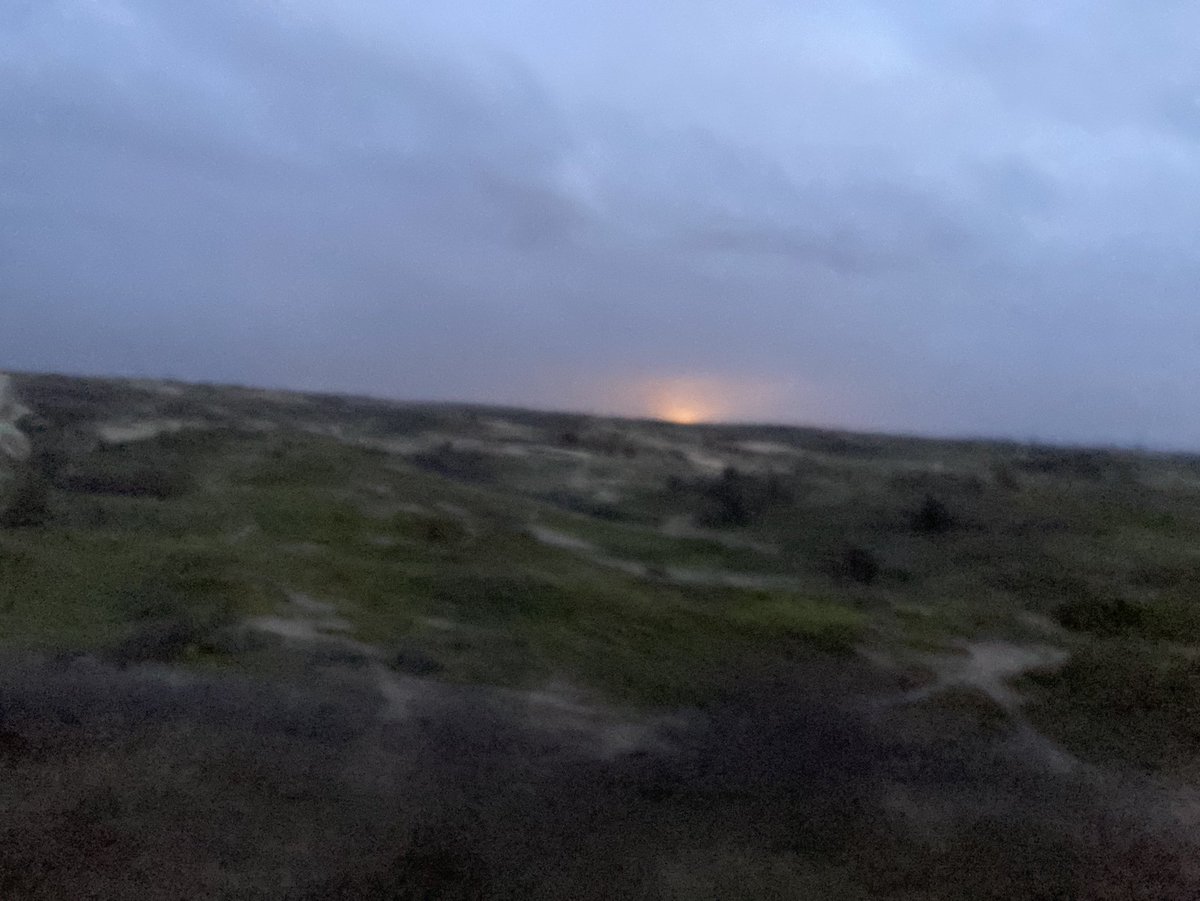 Marieke_v_Duijn's tweet photo. Het was weer een mooi tochtje! Met mooie plaatjes vanaf de duinen-fietspaden op de route Haarlem-Noordwijk. Met publiek! En #windmee 😀 https://t.co/YjkpWcoLc0