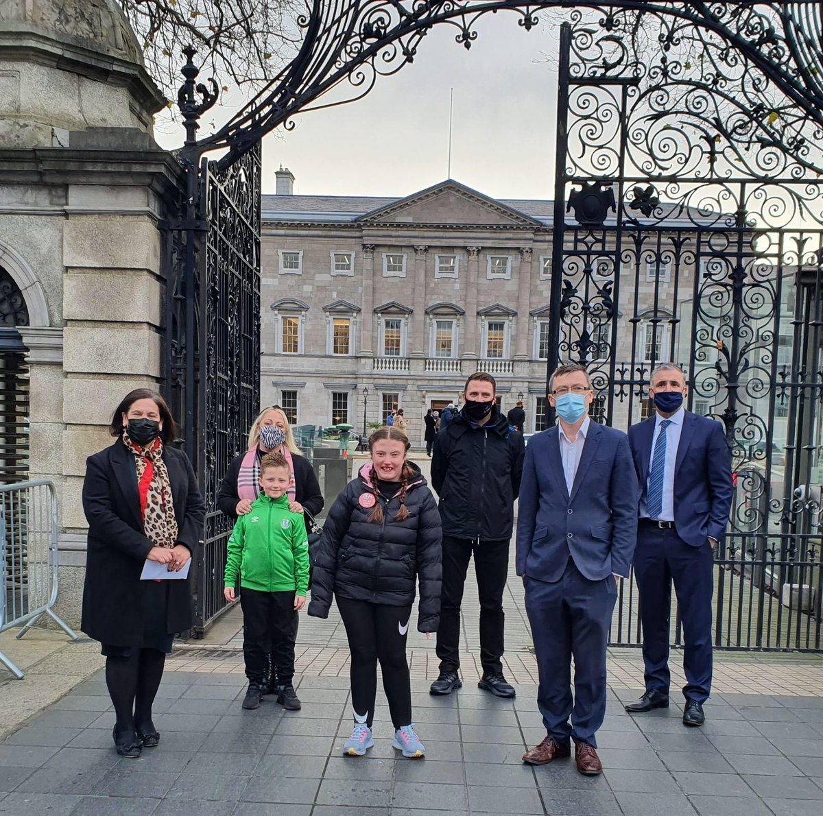 MaryLouMcDonald's tweet photo. Today I made a new friend. 
Sophie is 11 yrs old &amp; is waiting on life changing scoliosis surgery.
She is campaigning for herself &amp; others left on waiting lists. She is a legend. So is her brother Tyler. 
@ericbrennan_  @SammyRB81 @chrisandrews64 @scolionetwork https://t.co/aD98Hfh43D