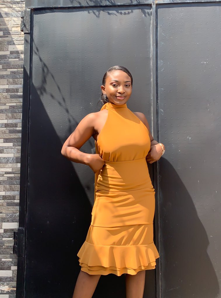 just_oyinda's tweet photo. I want to take the moment to show this dress I made that can be styled in over 6 ways ✨✨ https://t.co/J145l9e7FP
