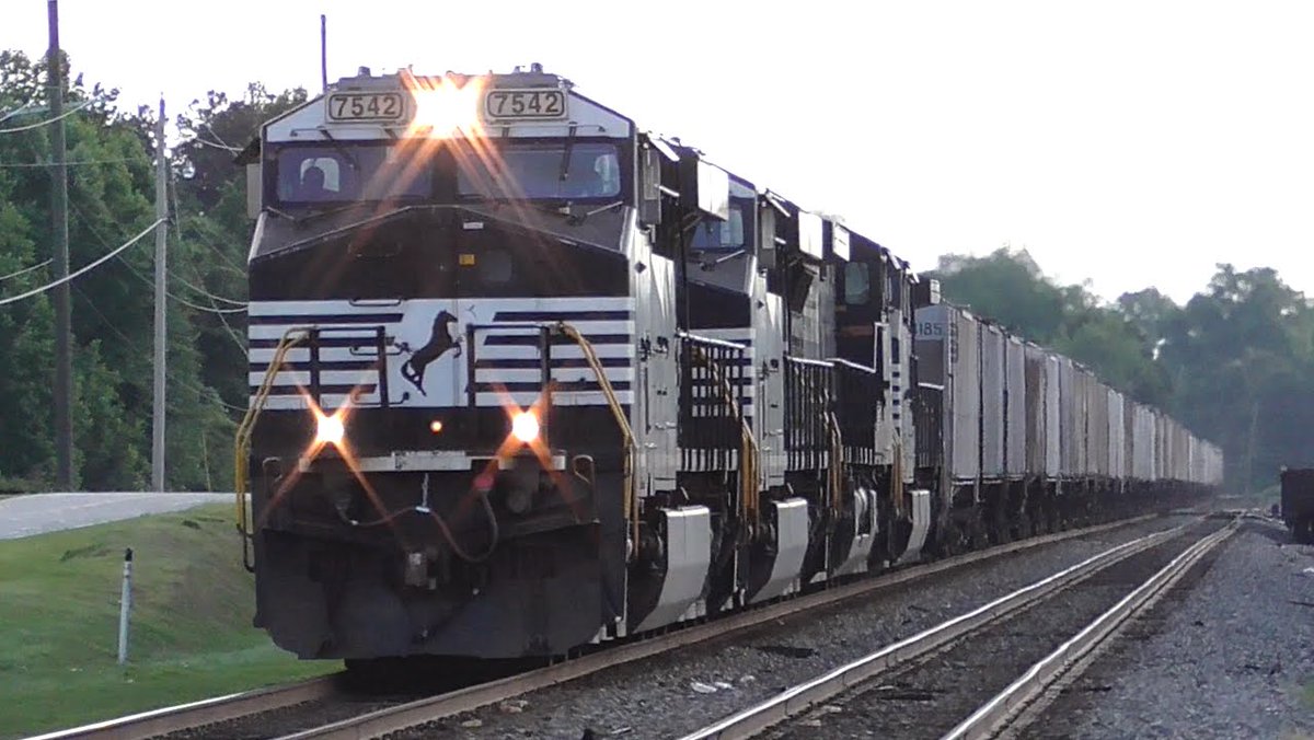 In this peak season, <a href="/nscorp/">Norfolk Southern</a> is stepping up to deliver for the holidays. #gapol ow.ly/pw1j50CyykL