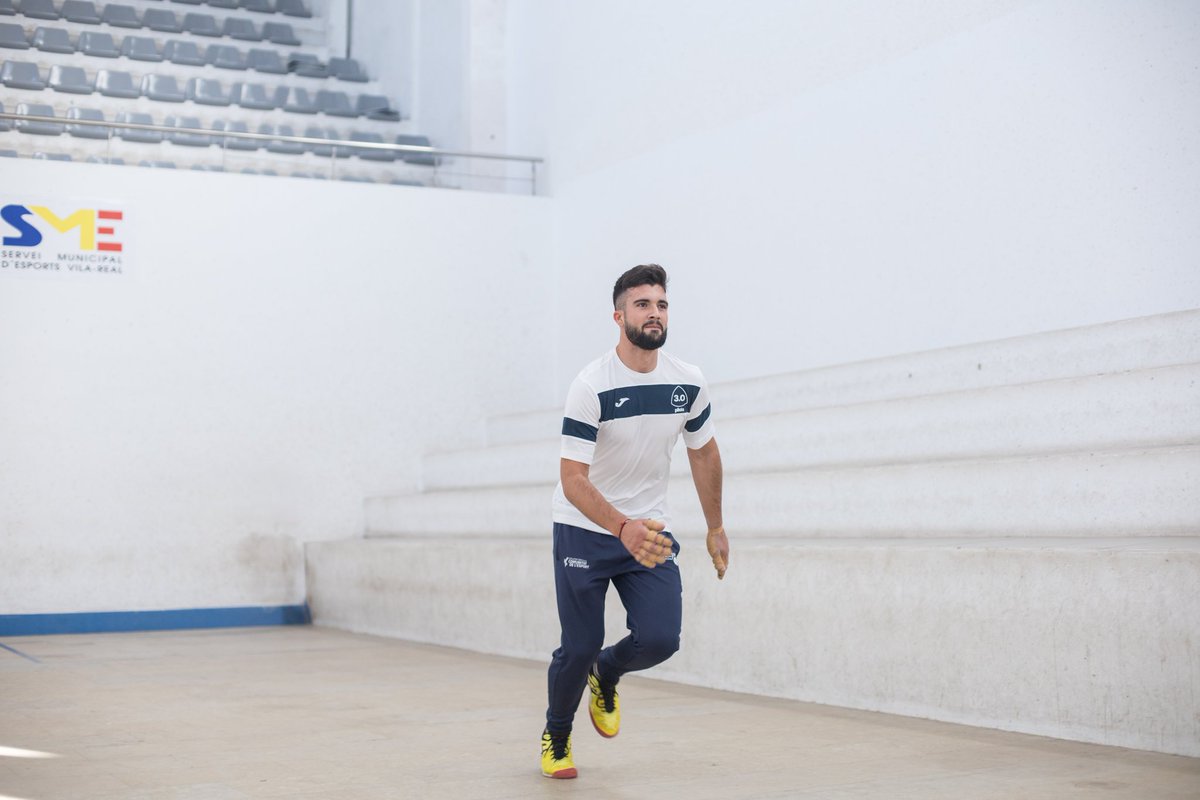 Sempre cap avant! #Jesús 
#niunpasarrere #niunpasoatras 

#pilotasegleXXI #seguimcreixent #pilotatreszero #pilotavalenciana #pilotamola #entrenament #entrenamiento #rendiment #rendimiento #esport #sport #deporte #equip #equipo #vlc #valencia #valència