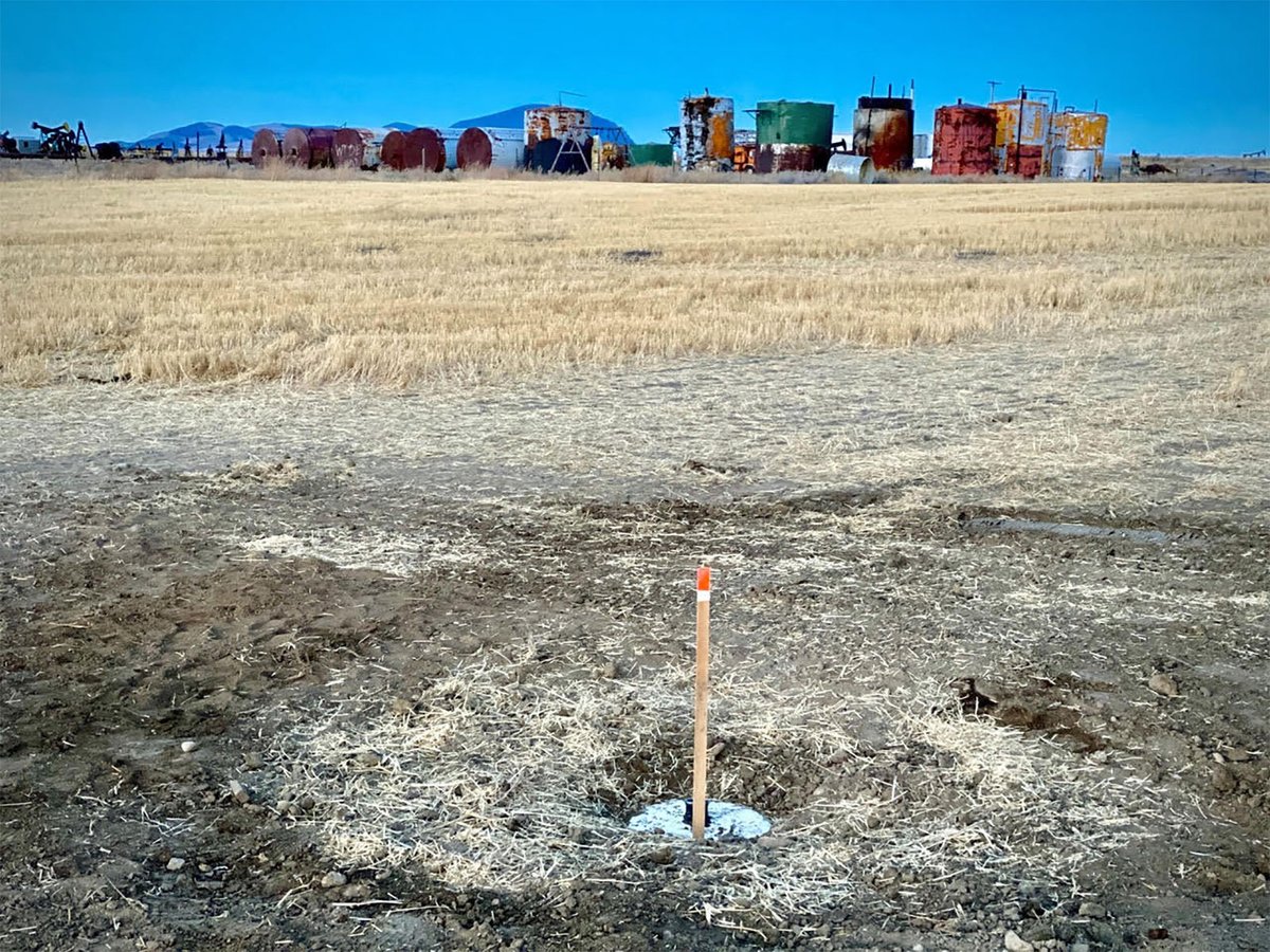 5/ The biggest issue in plugging wells is money. The number of wells has already ballooned far beyond what state budgets and manpower can handle.The cost of plugging an oil or gas well varies, but states report average costs between $3,500 and $80,000 per well.