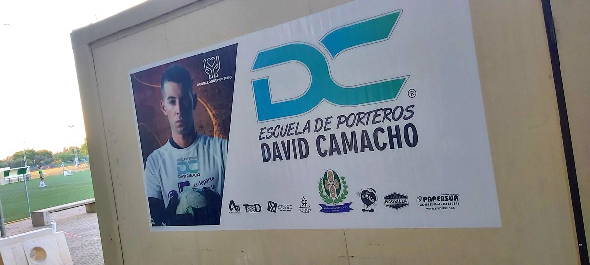 EDP_DCamacho's tweet photo. Ya luce nuestro nuevo logo en la sede de nuestra escuela.
Gracias a @HermanosMorales ,@papersur ,@frferrera ,@SportswearTd ,#ferreteriamagrilla,@TallerWelcome  y por supuesto a la familia del ANDALUCIA ESTE C.F. https://t.co/BkcfAGCZJi